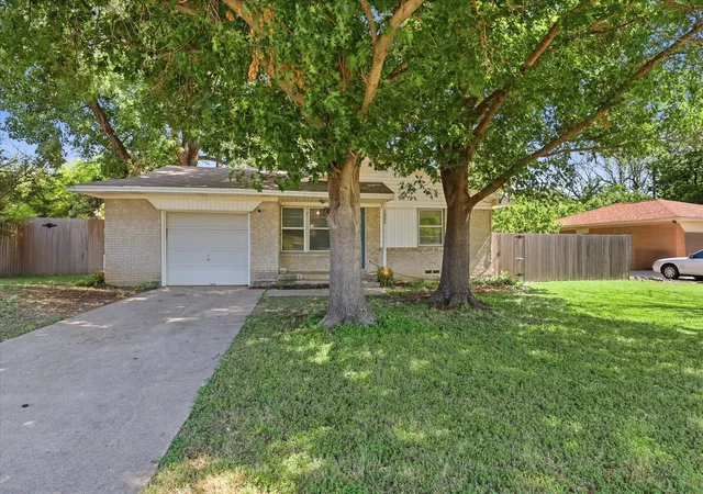 Photo 3 of Single family home for sale at 1005 Monterey Dr, Denton, TX 76209 | MLS# 21327166 | Listing updated on 2026-09-09