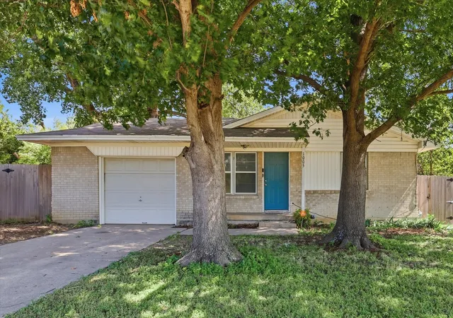 Photo 3 of Single family home for sale at 1005 Monterey Dr, Denton, TX 76209 | MLS# 21327166 | Listing updated on 2026-09-09