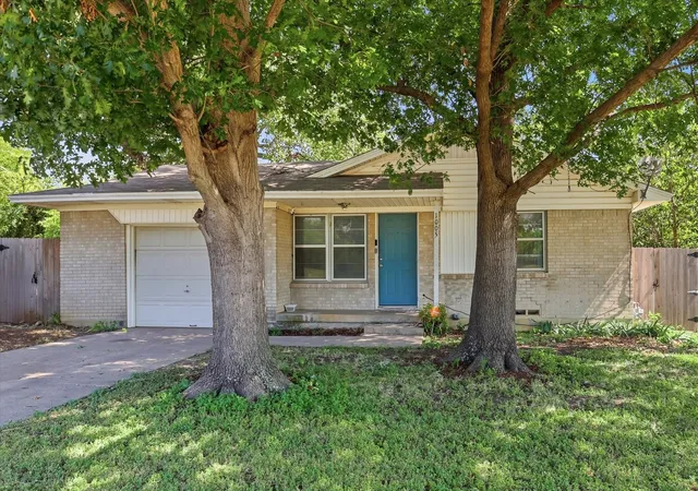 Photo 4 of Single family home for sale at 1005 Monterey Dr, Denton, TX 76209 | MLS# 21327166 | Listing updated on 2026-09-09