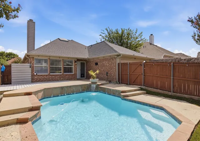 Photo 2 of Single family home for sale at 5204 China Berry Dr, Mc Kinney, TX 75070 | MLS# 21327015 | Listing updated on 2026-09-13