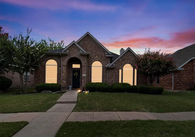Photo 3 of Single family home for sale at 5204 China Berry Dr, Mc Kinney, TX 75070 | MLS# 21327015 | Listing updated on 2026-09-13
