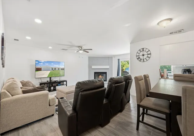 Photo 4 of Sale Pending at 2314 Benbrook Dr, Carrollton, TX 75007 | MLS# 21327364 | Listing updated on 2026-07-30