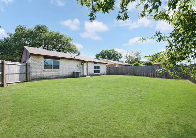 Photo 2 of Sale Pending at 555 Hawthorne Dr, Allen, TX 75002 | MLS# 21327210 | Listing updated on 2026-09-24