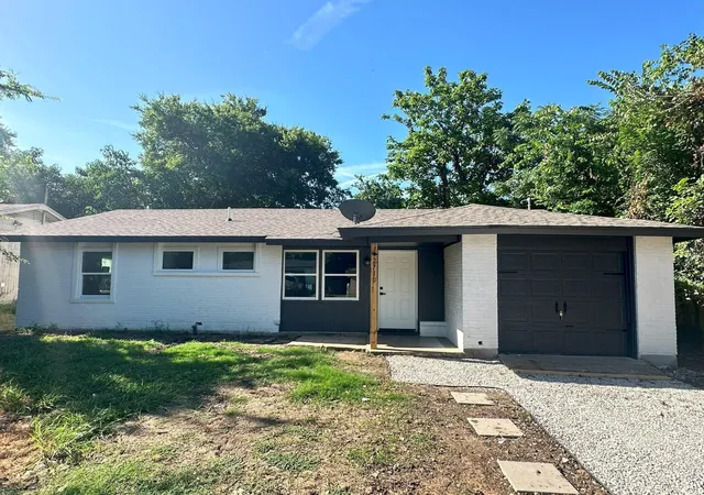 Photo 1 of Single family home for sale at 2710 Roberts Cir, Arlington, TX 76010 | MLS# 21327450 | Listing updated on 2026-09-14