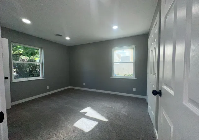 Photo 4 of Single family home for sale at 2710 Roberts Cir, Arlington, TX 76010 | MLS# 21327450 | Listing updated on 2026-09-14