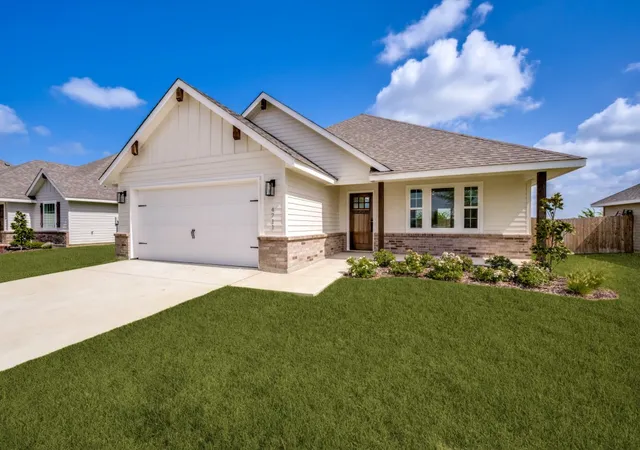 Photo 2 of Sale Pending at 4711 Enclave Dr, Sanger, TX 76266 | MLS# 21327543 | Listing updated on 2026-09-10