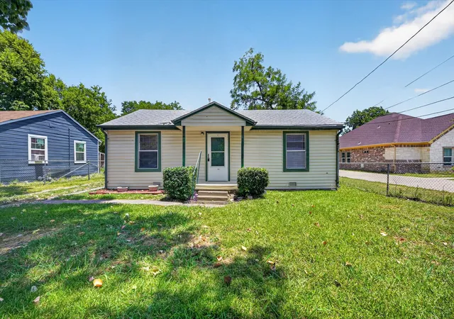 Photo 1 of Sale Pending at 4450 Percy St, Lancaster, TX 75134 | MLS# 21327603 | Listing updated on 2026-09-11