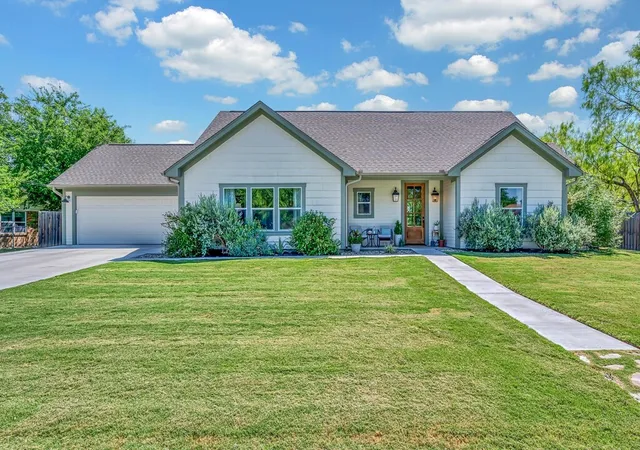 Photo 1 of Single family home for sale at 931 N Pecan St, Hico, TX 76457 | MLS# 21327625 | Listing updated on 2026-09-09