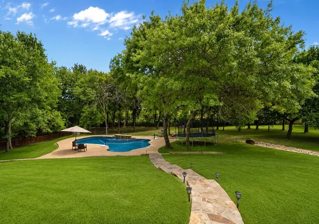 Photo 3 of Single family home for sale at 117 Muir Hill Dr, Aledo, TX 76008 | MLS# 21323980 | Listing updated on 2026-09-10
