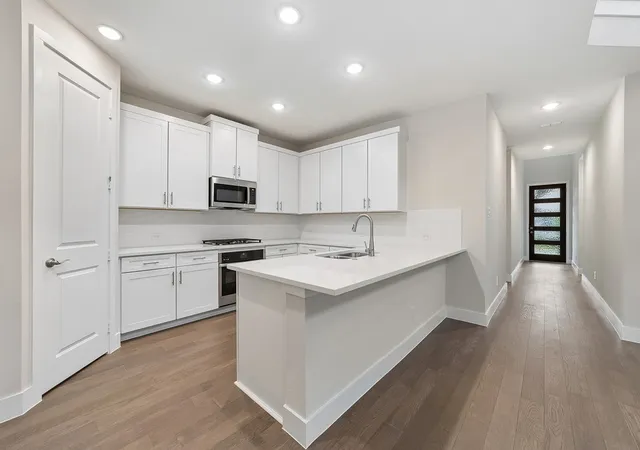 Photo 3 of Townhouse for sale at 3040 Corvara Dr, Prosper, TX 75078 | MLS# 21327627 | Listing updated on 2026-09-13