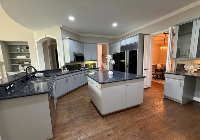 Photo 3 of Mansion for sale at 2880 Hidden Creek Ln, Mc Kinney, TX 75072 | MLS# 21324527 | Listing updated on 2026-10-20