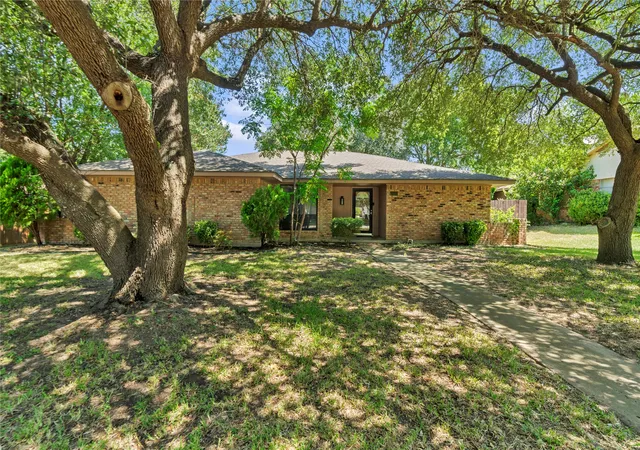 Photo 1 of Sale Pending at 801 Waynelee Dr, Lancaster, TX 75146 | MLS# 21327674 | Listing updated on 2026-09-12