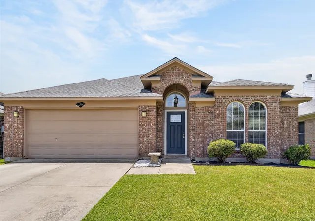 Photo 1 of Single family home for sale at 1025 Highland Station Dr, Saginaw, TX 76131 | MLS# 21326372 | Listing updated on 2026-09-14