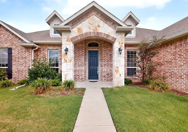 Photo 2 of Sale Pending at 690 Serenity Ln, Red Oak, TX 75154 | MLS# 21327773 | Listing updated on 2026-09-17