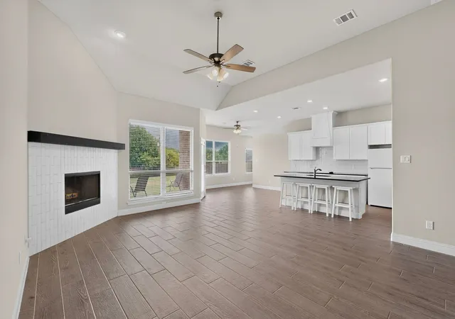 Photo 4 of Sale Pending at 690 Serenity Ln, Red Oak, TX 75154 | MLS# 21327773 | Listing updated on 2026-09-17