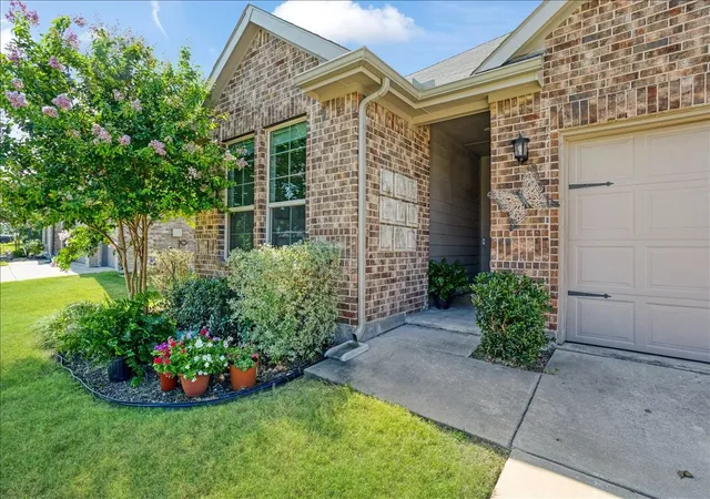 Photo 1 of Single family home for sale at 505 Vawter Dr, Van Alstyne, TX 75495 | MLS# 21321075 | Listing updated on 2026-10-01