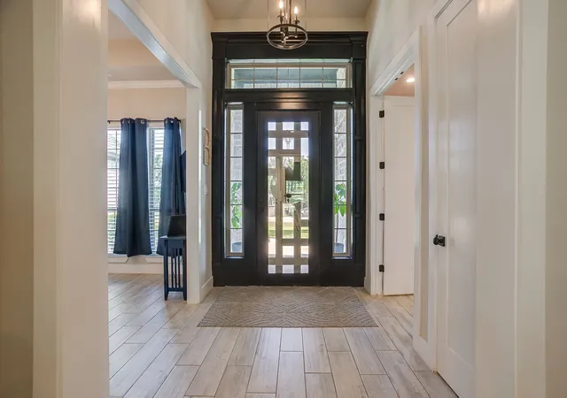 Photo 4 of Single family home for sale at 1011 Glenoaks Dr, Weatherford, TX 76088 | MLS# 21327566 | Listing updated on 2026-09-08