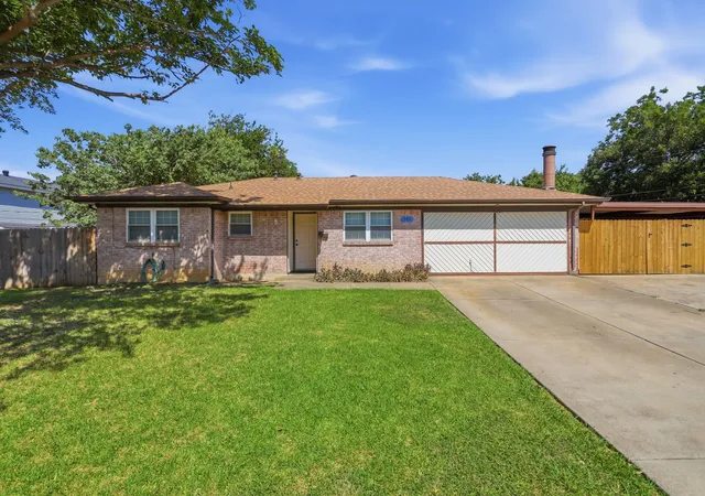 Photo 2 of Single family home for sale at 504 Irene St, Burleson, TX 76028 | MLS# 21325726 | Listing updated on 2026-09-14