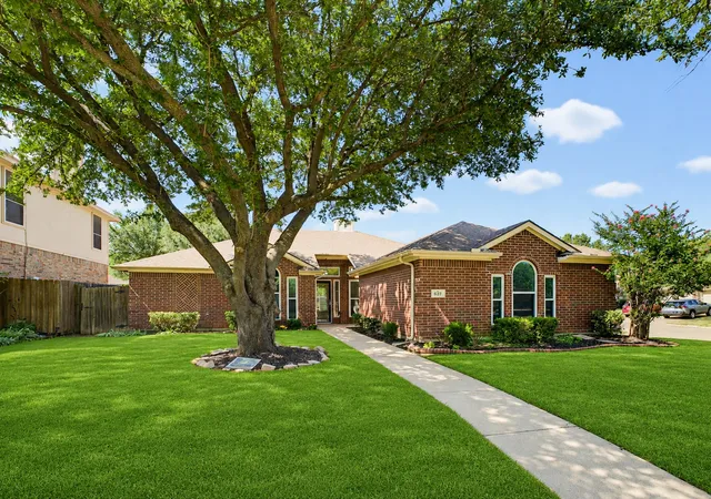 Photo 2 of Single family home for sale at 637 Cedarwood Dr, Keller, TX 76248 | MLS# 21327234 | Listing updated on 2026-09-17