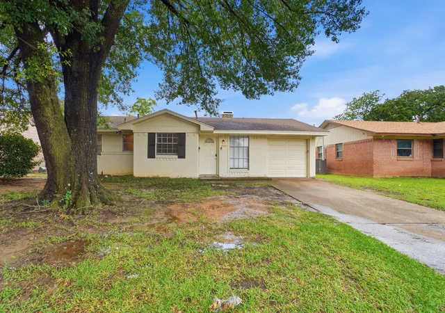 Photo 1 of Sale Pending at 2301 Narobi Pl, Mesquite, TX 75149 | MLS# 21282260 | Listing updated on 2026-09-15