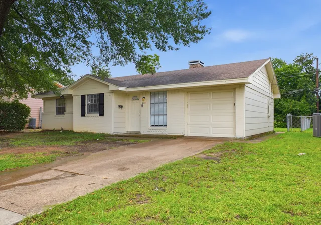 Photo 2 of Sale Pending at 2301 Narobi Pl, Mesquite, TX 75149 | MLS# 21282260 | Listing updated on 2026-09-15