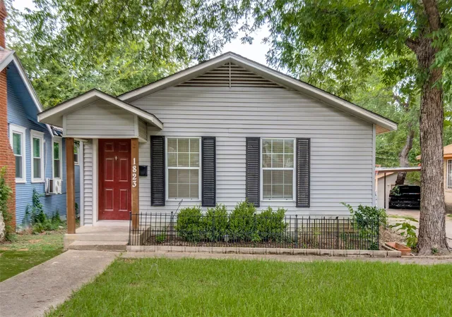 Single family home for sale at 1823 Michigan Ave, Dallas, TX 75216 | MLS# 21328042