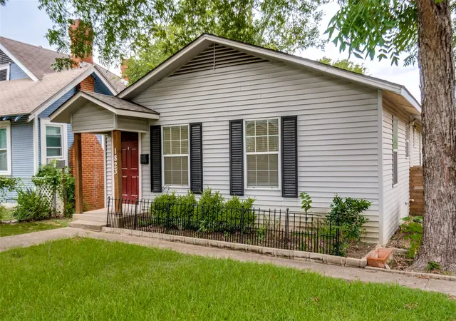 Photo 3 of Single family home for sale at 1823 Michigan Ave, Dallas, TX 75216 | MLS# 21328042 | Listing updated on 2026-10-27