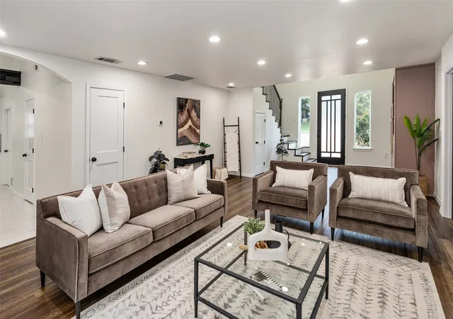 Photo 2 of Single family home for sale at 2107 Elmwood Blvd, Dallas, TX 75224 | MLS# 21308891 | Listing updated on 2026-09-09