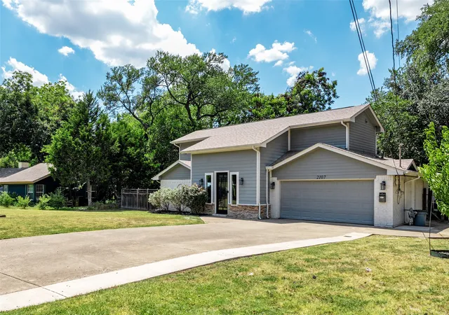Photo 3 of Single family home for sale at 2107 Elmwood Blvd, Dallas, TX 75224 | MLS# 21308891 | Listing updated on 2026-09-09
