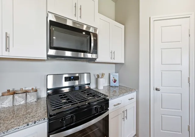 Photo 4 of Single family home for sale at 16709 Hudson Prairie Wy, Justin, TX 76247 | MLS# 21326012 | Listing updated on 2026-09-11