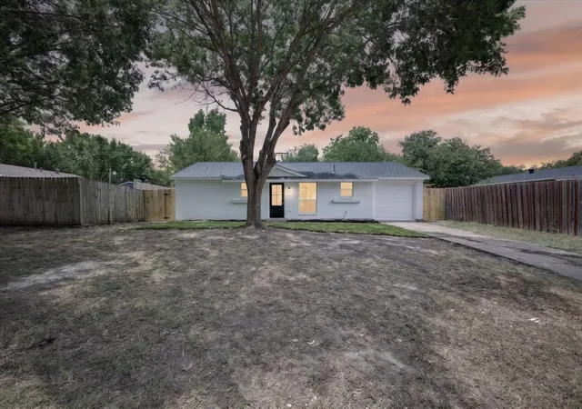 Photo 2 of Sale Pending at 205 Summercrest Blvd, Burleson, TX 76028 | MLS# 21327223 | Listing updated on 2026-09-14
