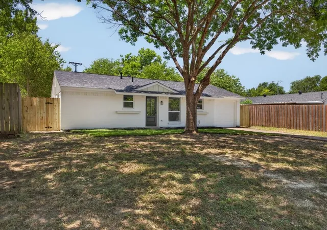 Photo 3 of Sale Pending at 205 Summercrest Blvd, Burleson, TX 76028 | MLS# 21327223 | Listing updated on 2026-09-14