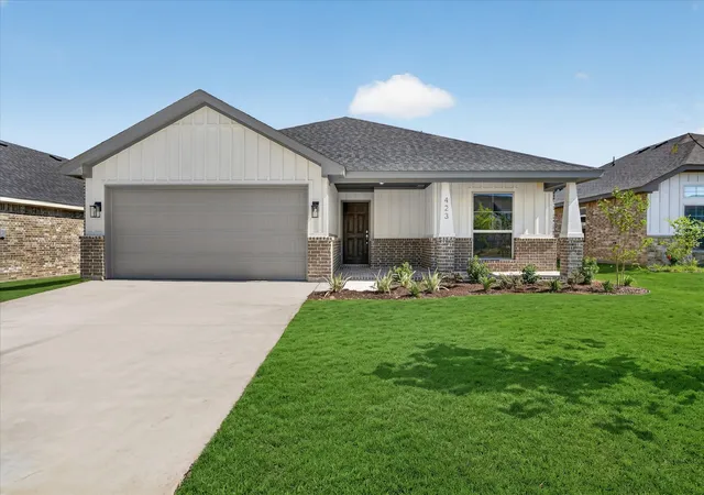 Photo 1 of Single family home for sale at 423 Rose Ave, Cleburne, TX 76033 | MLS# 21327573 | Listing updated on 2026-09-10