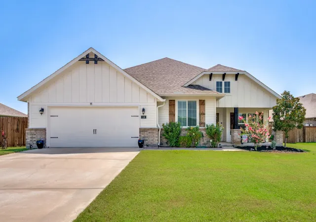 Photo 2 of Single family home for sale at 116 Kens Ct, Pilot Point, TX 76258 | MLS# 21283823 | Listing updated on 2026-09-26