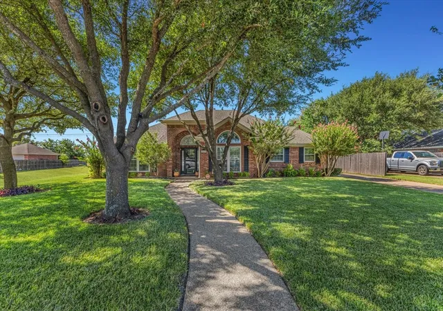 Photo 2 of Single family home for sale at 812 Country Lane Dr, Mc Gregor, TX 76657 | MLS# 21307314 | Listing updated on 2026-09-10