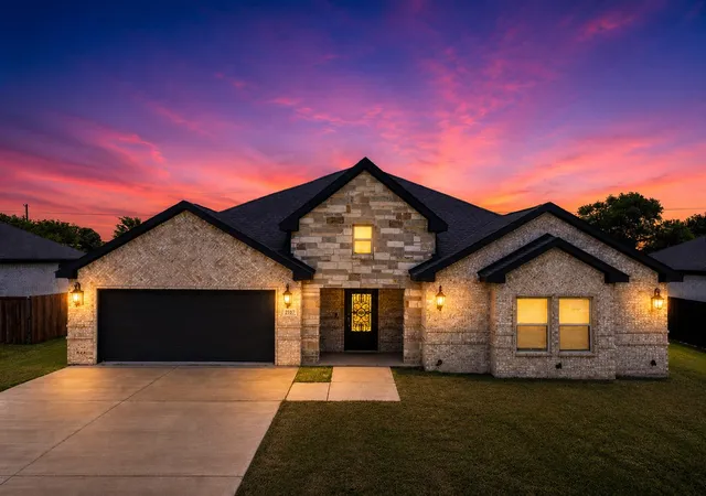 Photo 1 of Single family home for sale at 2107 Cole St, Mabank, TX 75147 | MLS# 21328241 | Listing updated on 2026-09-03