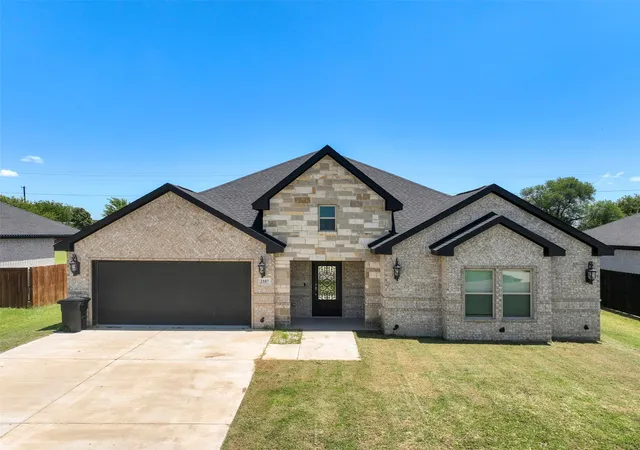 Photo 2 of Single family home for sale at 2107 Cole St, Mabank, TX 75147 | MLS# 21328241 | Listing updated on 2026-09-03