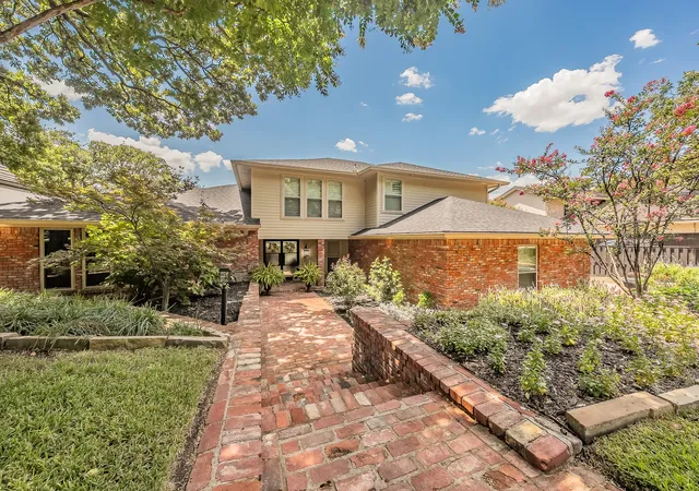 Photo 1 of Single family home for sale at 1406 Riverview Dr, Arlington, TX 76012 | MLS# 21328214 | Listing updated on 2026-10-05