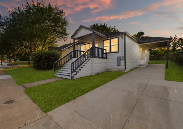 Photo 3 of Sale Pending at 1507 E Waco Ave, Dallas, TX 75216 | MLS# 21278470 | Listing updated on 2026-09-10