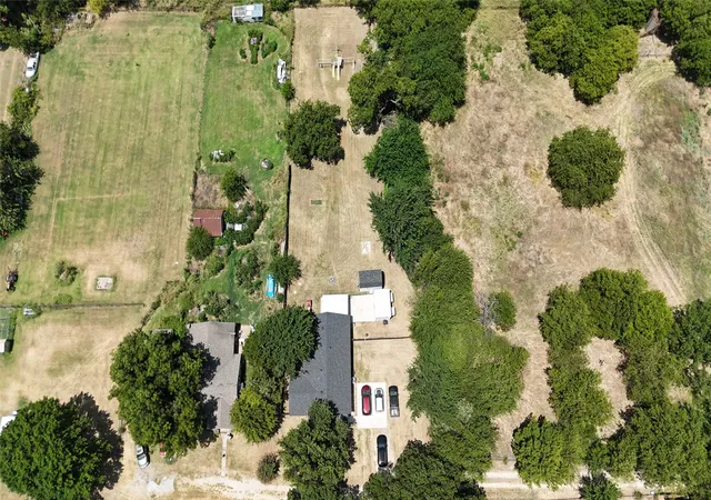 Photo 3 of Single family home for sale at 200 S Mimosa St, Paradise, TX 76073 | MLS# 21328167 | Listing updated on 2026-09-14