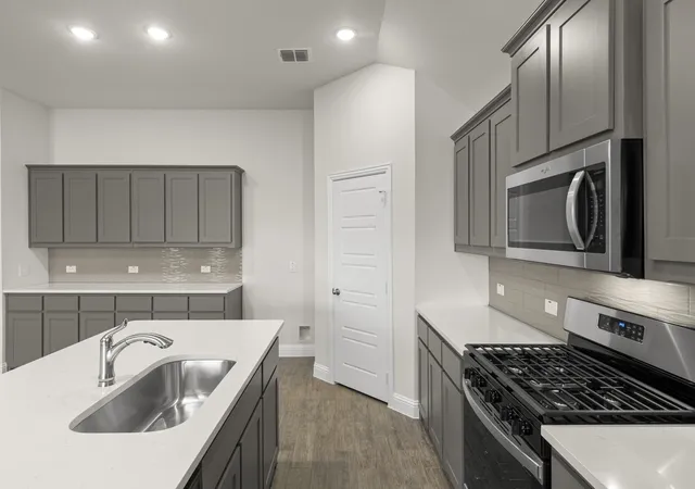 Photo 4 of Single family home for sale at 117 Meadow Rd, Mesquite, TX 75181 | MLS# 21328335 | Listing updated on 2026-10-01