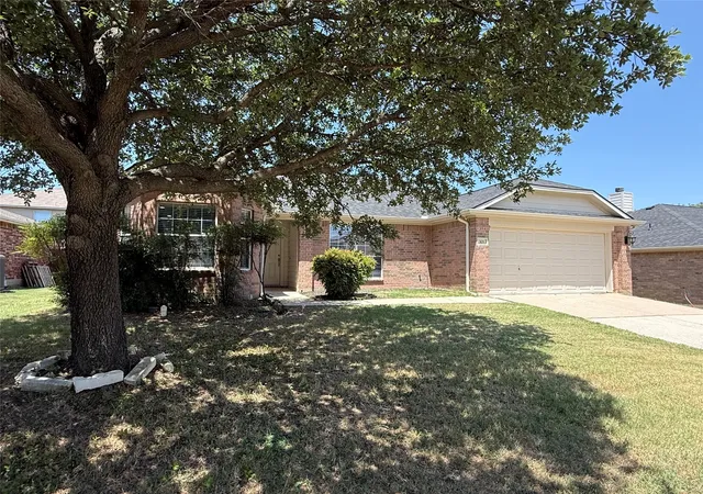 Single family home for sale at 103 Santa Fe Trl, Justin, TX 76247 | MLS# 21327100