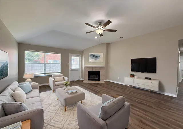 Photo 4 of Single family home for sale at 103 Santa Fe Trl, Justin, TX 76247 | MLS# 21327100 | Listing updated on 2026-09-14