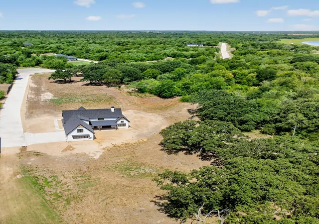 Photo 3 of Single family home for sale at 9525 E Shore Line Ct, Seven Points, TX 75143 | MLS# 21325741 | Listing updated on 2026-08-01