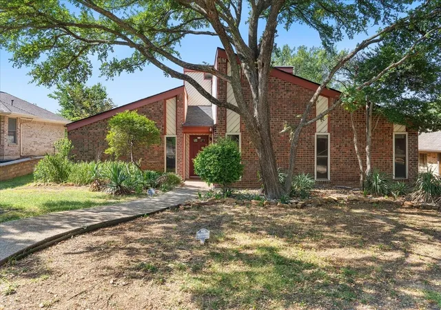 Photo 3 of Single family home for sale at 1820 Green Ridge Ct, Carrollton, TX 75007 | MLS# 21328075 | Listing updated on 2026-09-10