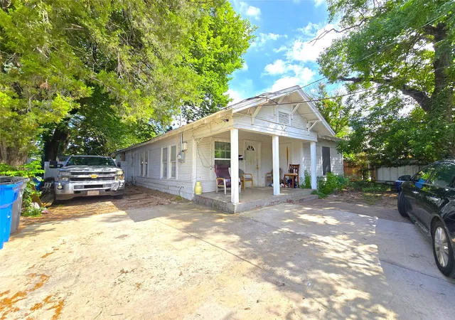 Photo 1 of Single family home for sale at 2714 Lenway St, Dallas, TX 75215 | MLS# 21328384 | Listing updated on 2026-08-01