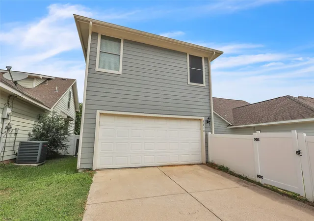 Photo 3 of Sale Pending at 9810 Birch Dr, Providence Village, TX 76227 | MLS# 21328389 | Listing updated on 2026-09-07