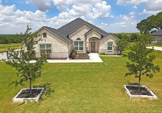 Photo 2 of Single family home for sale at 7409 Autumn Grove Ln, Ponder, TX 76259 | MLS# 21326973 | Listing updated on 2026-09-27