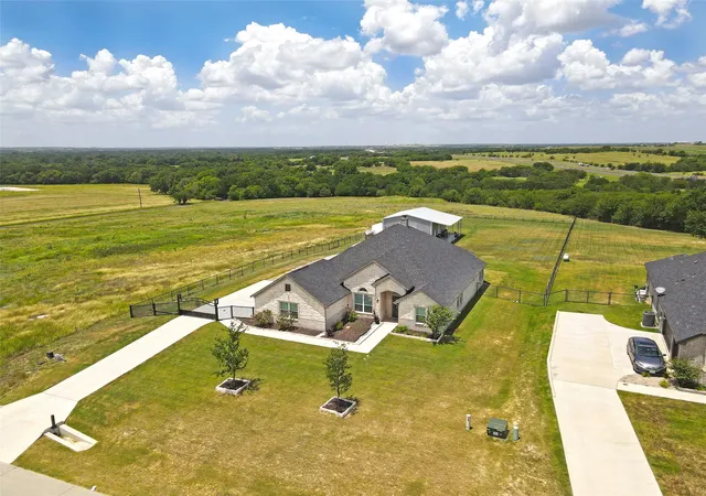 Photo 3 of Single family home for sale at 7409 Autumn Grove Ln, Ponder, TX 76259 | MLS# 21326973 | Listing updated on 2026-09-27