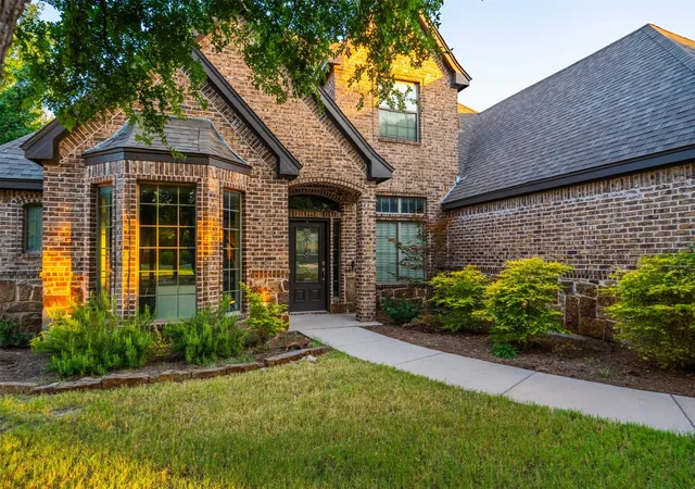 Photo 3 of Single family home for sale at 135 Crooked Stick Ln, Aledo, TX 76008 | MLS# 21328414 | Listing updated on 2026-09-13